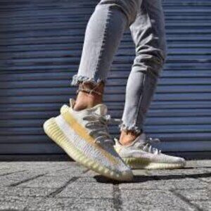 Adidas Yeezy Boost 350 V2 Men Size 6/ Women Size 7